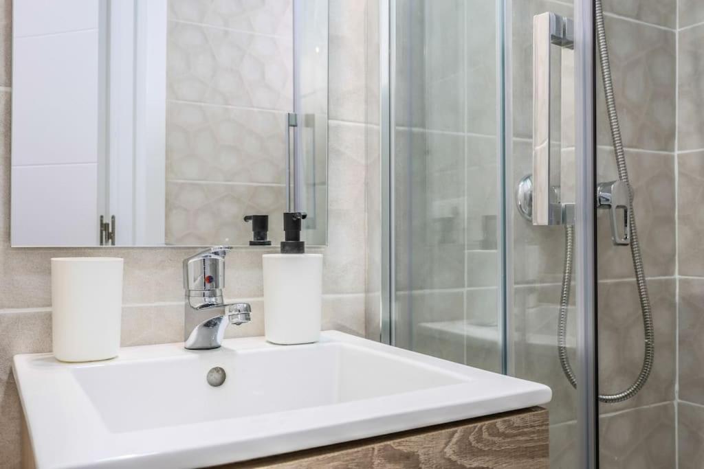 Luxe Apartment In Tetuan Madrid Luaran gambar